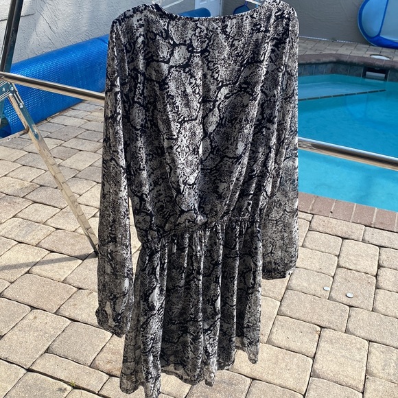 Express Short romper - Picture 4 of 5